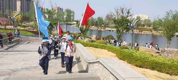 踏青兴水河畔，追寻圣贤之路—平邑兴蒙学校少先队组织开展行吟探春体验活动(图3)