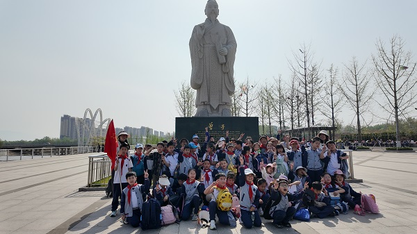 踏青兴水河畔，追寻圣贤之路—平邑兴蒙学校少先队组织开展行吟探春体验活动(图5)