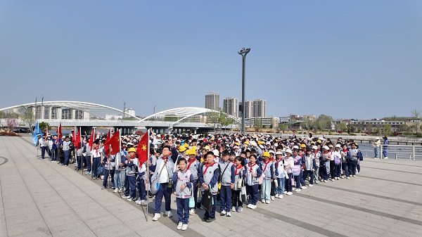 踏青兴水河畔，追寻圣贤之路—平邑兴蒙学校少先队组织开展行吟探春体验活动(图6)