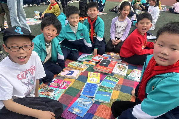平邑县第四实验小学举办世界读书日“图书漂流”活动(图3)
