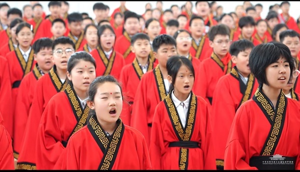 追圣贤光芒，逐“拾”光成长—平邑兴蒙学校六年级走进曲阜开展研学之旅(图1)
