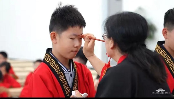 追圣贤光芒，逐“拾”光成长—平邑兴蒙学校六年级走进曲阜开展研学之旅(图2)