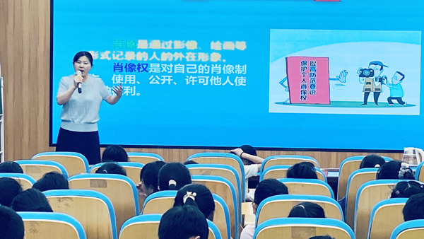 【普法教育】平邑“青柠计划”普法宣讲走进实验小学(图1)