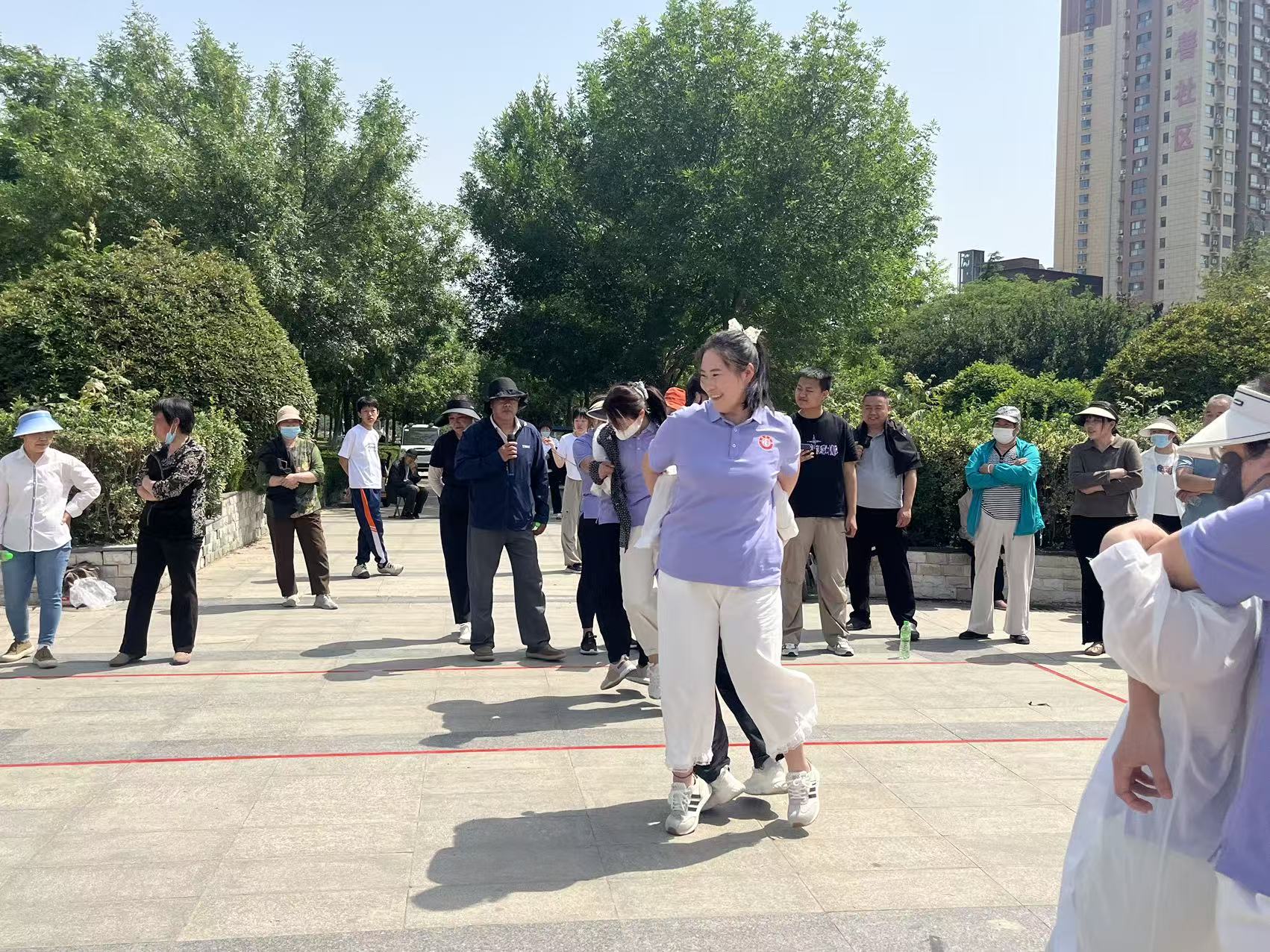 平邑街道：滨河社区举办第三届社区趣味运动会(图3)