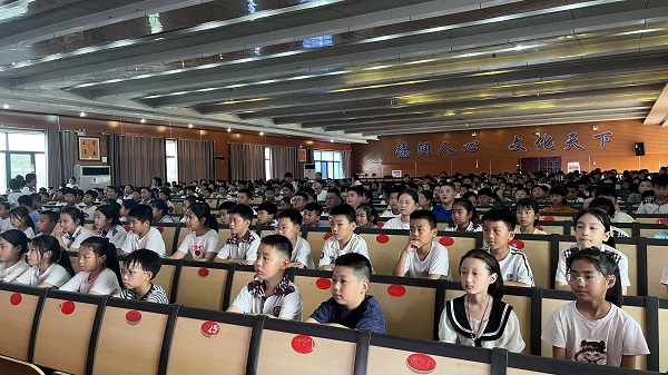 “关注普遍的眼健康，共筑‘睛’彩视界”爱眼讲堂走进兴蒙学校(图3)