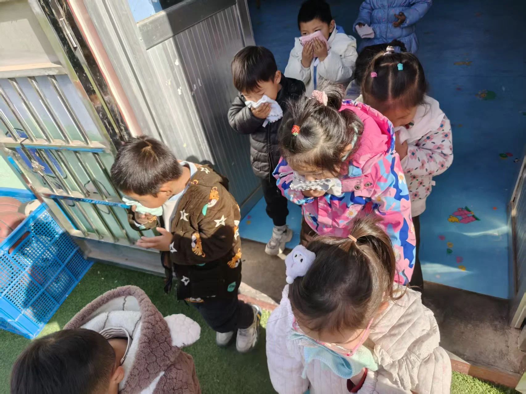 地方镇王崮山完小幼儿园消防安全演练活动