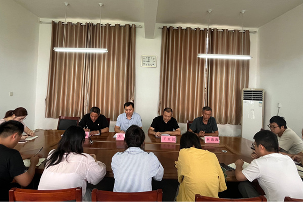 平邑县第二实验小学永庆校区召开新学期工作部署会议(图1)