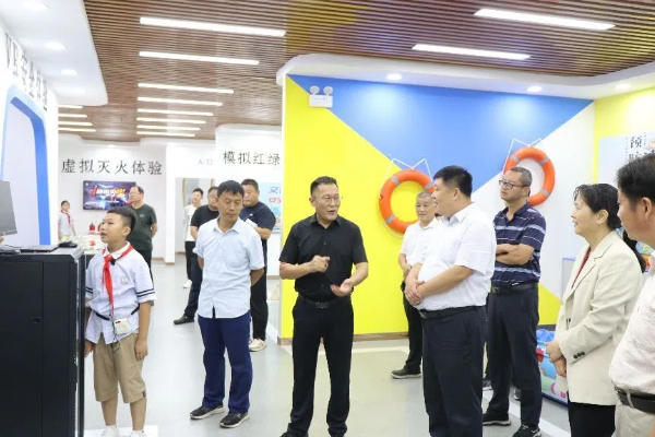 平邑县科协调研第四实验小学安全科普工作