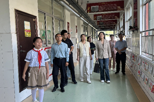 共青团平邑县委一行到第四实验小学调研少先队工作