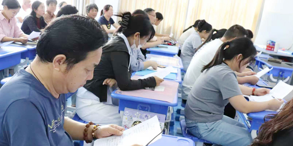 【沂蒙教育 】班级家长会如期召开(图2) 【沂蒙教育 】班级家长会如期召开(图2)