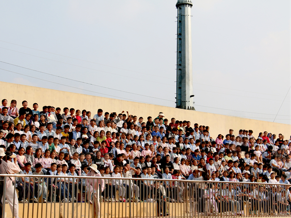 平邑县第二实验小学举行庆“国庆”师生体育活动比赛(图2)