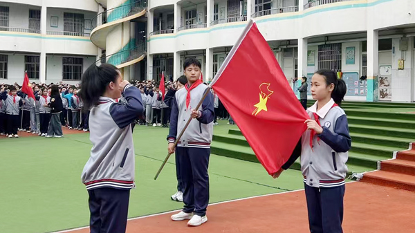 【沂蒙教育】平邑县实验小学举行 “强国复兴有我 争当新时代好少年” 升旗仪式(图3)