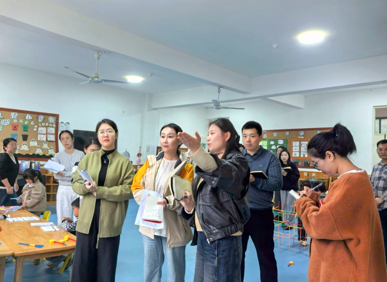 平邑县丰阳镇中心幼儿园开展书香班级与环境创设交流研讨活动(图2)