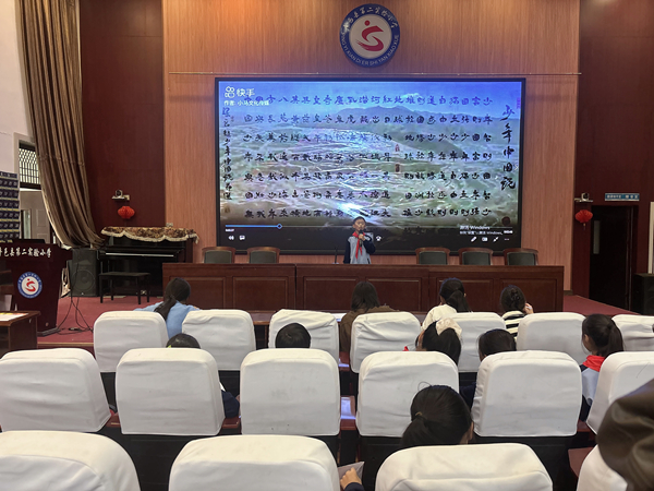 平邑县第二实验小学举行“童声载诗心”诗文朗诵暨蓓蕾读书颁奖活动