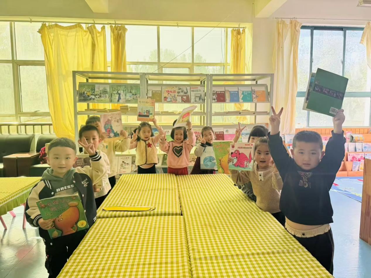 平邑县丰阳镇中心幼儿园开展图书漂流活动(图2)