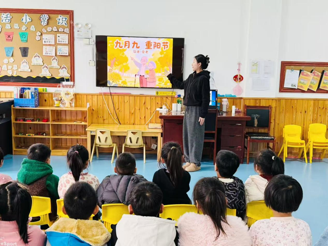 平邑县丰阳镇中心幼儿园开展重阳节主题活动(图2)