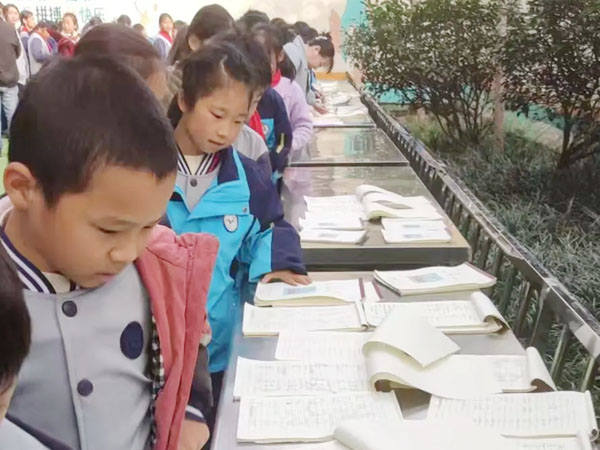 【山东平邑】实验小学文化路校区开展“以展促学 以评促优” 活动(图2) 【山东平邑】实验小学文化路校区开展“以展促学 以评促优” 活动(图2)