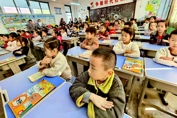 平邑县第二实验小学举行一年级素养展示活动