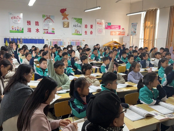平邑县第四实验小学举办课堂教学比赛活动(图2) 平邑县第四实验小学举办课堂教学比赛活动(图2)