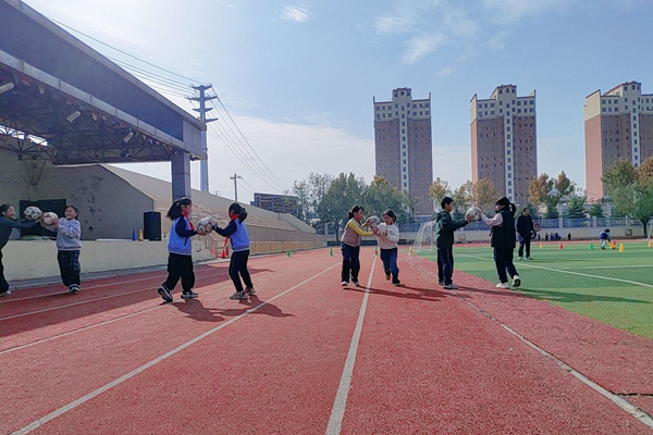 平邑县第二实验小学举行趣味运动会(图1) 平邑县第二实验小学举行趣味运动会(图1)