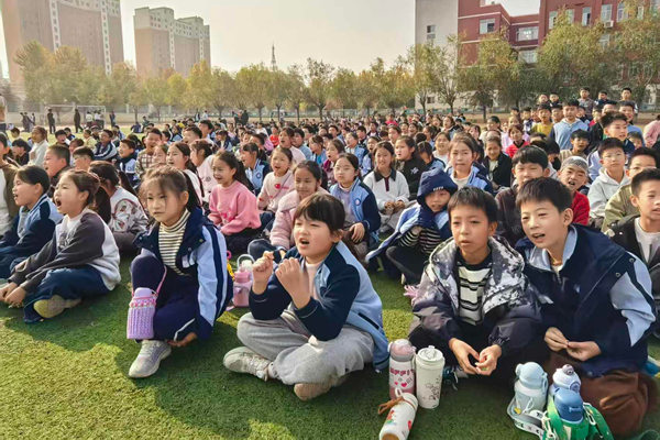 平邑县第二实验小学举行跳绳比赛活动(图2) 平邑县第二实验小学举行跳绳比赛活动(图2)