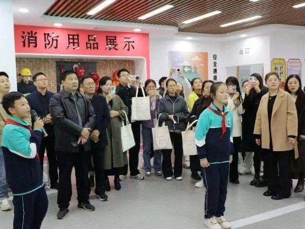 2025年山东省“数字化赋能教师专业发展”行动安全教育现场活动在平邑县成功举办(图2) 2025年山东省“数字化赋能教师专业发展”行动安全教育现场活动在平邑县成功举办(图2)