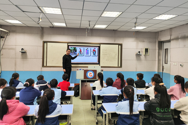 平邑县第二实验小学举行安全优质课评选活动