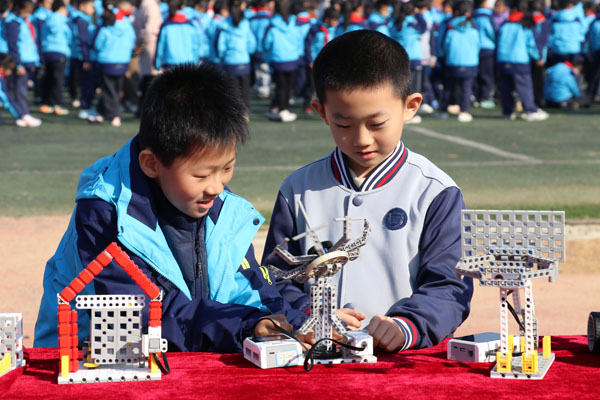 【校园传真】平邑县实验小学第三校区第四届科技节隆重开幕(图3)