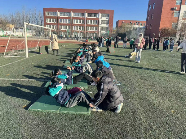 平邑县第四实验小学开展体质健康监测抽测活动(图2) 平邑县第四实验小学开展体质健康监测抽测活动(图2)