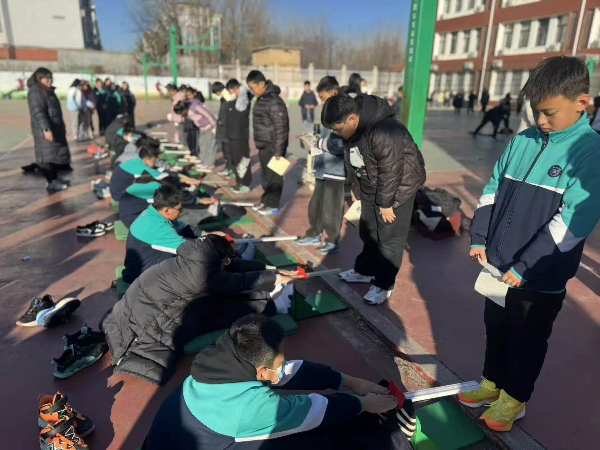 平邑县第四实验小学开展体质健康监测抽测活动(图4) 平邑县第四实验小学开展体质健康监测抽测活动(图4)