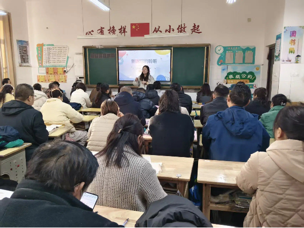 平邑县第四实验小学召开期中家长会(图3) 平邑县第四实验小学召开期中家长会(图3)