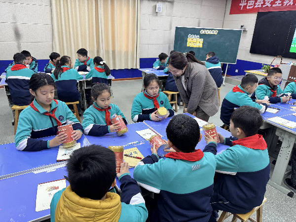 平邑县安全优质课评选活动在第四实验小学举办(图3) 平邑县安全优质课评选活动在第四实验小学举办(图3)