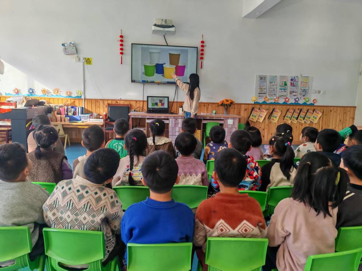 平邑县丰阳镇中心幼儿园开展创意纸杯主题活动