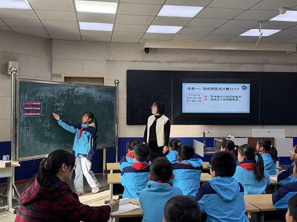 聚焦学习单赋能 共研生本新课堂—临涧中心校与兴蒙学校联合举办“聚力研数”学习单应用研讨会(图3) 聚焦学习单赋能 共研生本新课堂—临涧中心校与兴蒙学校联合举办“聚力研数”学习单应用研讨会(图3)