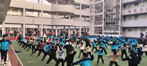 平邑兴蒙学校举行第六届家委会成立大会暨家长开放日活动(图9) 平邑兴蒙学校举行第六届家委会成立大会暨家长开放日活动(图9)