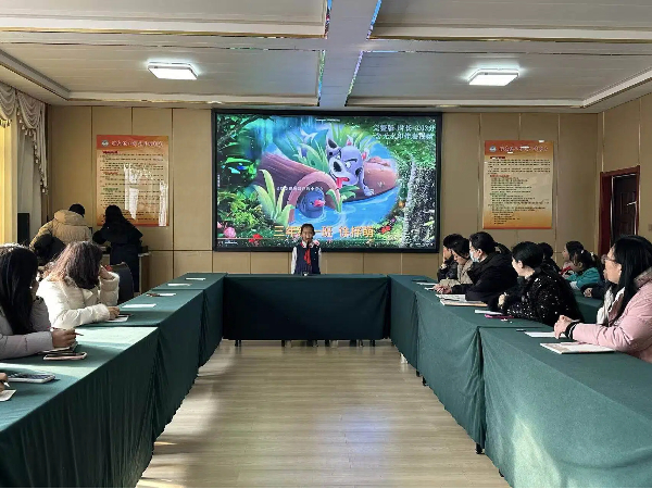 平邑县第四实验小学举行“童话故事我来讲”活动(图2) 平邑县第四实验小学举行“童话故事我来讲”活动(图2)