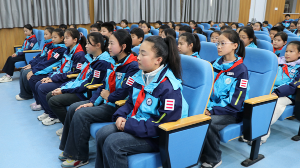 【少代会】星星火炬闪耀 童心向党前行(图4) 【少代会】星星火炬闪耀 童心向党前行(图4)