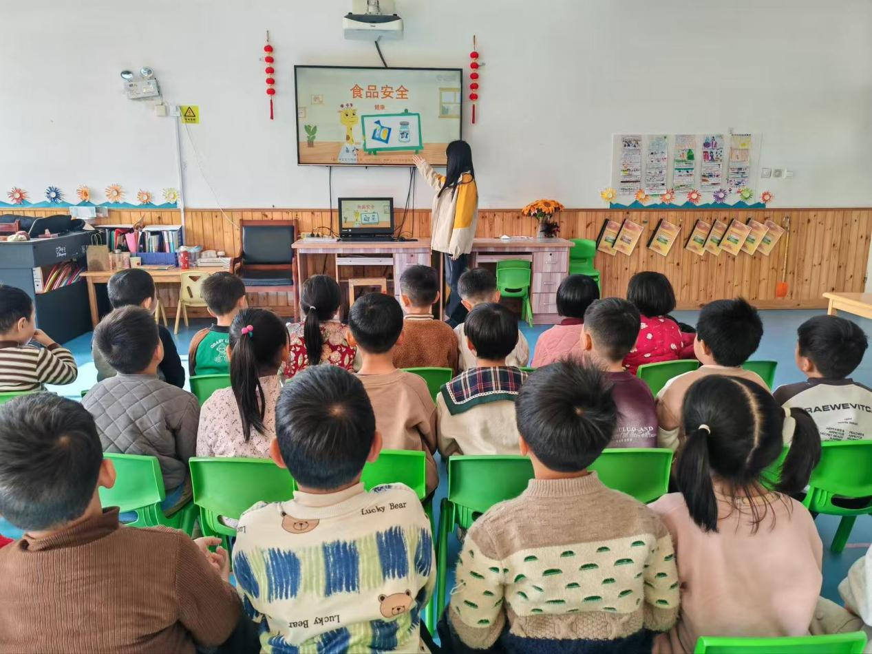 平邑县丰阳镇中心幼儿园开展食品安全主题活动(图2) 平邑县丰阳镇中心幼儿园开展食品安全主题活动(图2)