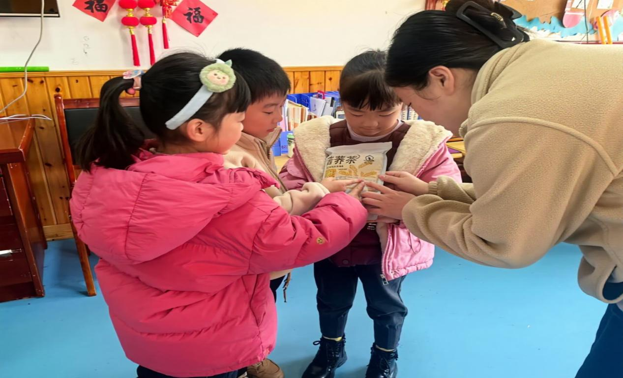 平邑县丰阳镇中心幼儿园开展食品安全主题活动(图3) 平邑县丰阳镇中心幼儿园开展食品安全主题活动(图3)