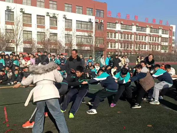 平邑县第四实验小学开展拔河比赛活动(图3)
