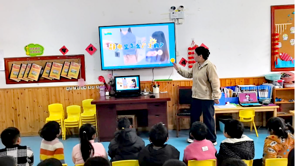 平邑县丰阳镇中心幼儿园开展“静电魔法”科学活动