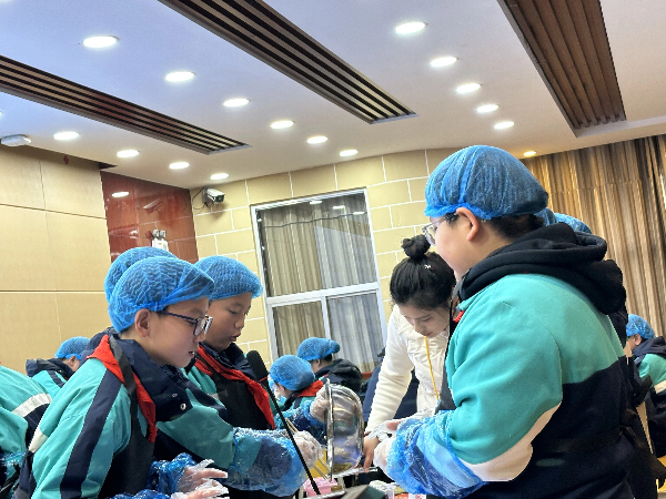 平邑县小学综合实践与劳动教育教学研讨会在第四实验小学召开(图2)