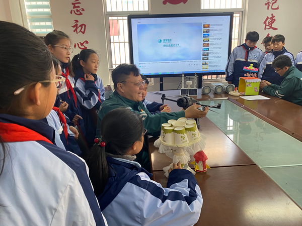 第二实验小学携手国网平邑县供电公司开展“大手拉小手团队共创新”公益活动(图2)