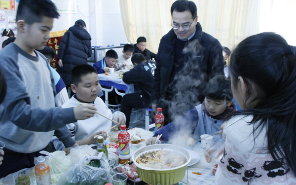 【山东平邑】实验小学第三校区的劳动实践课溢满烟火气(图1)