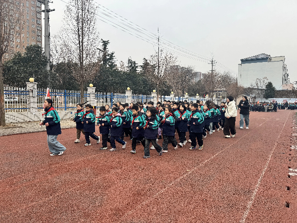 平邑县第四实验小学举办活力跑操比赛