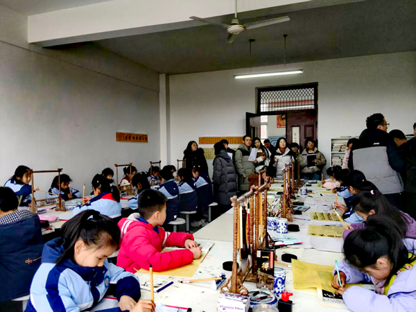 平邑县第二实验小学举行社团评比活动(图2)