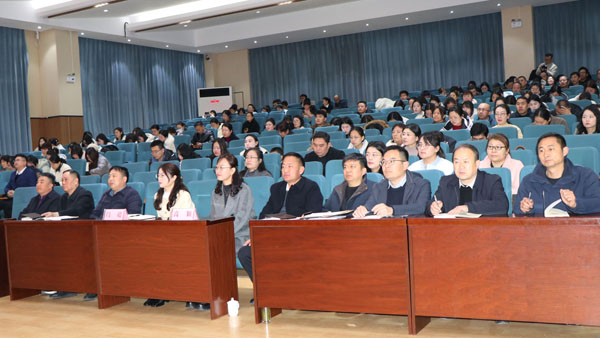 【山东平邑】实验小学举办 “专家引领促提升 全员育人启新篇”报告会(图3)