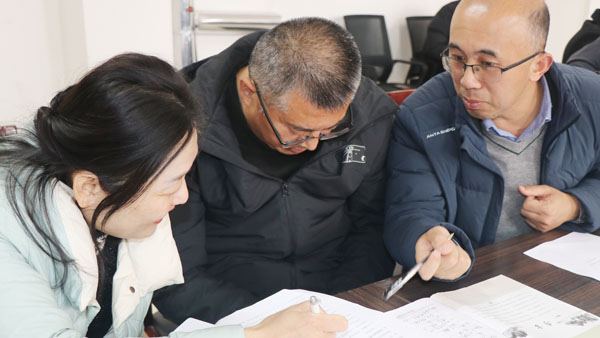 【山东平邑】实验小学召开新学期德育服务谋划 会(图2)