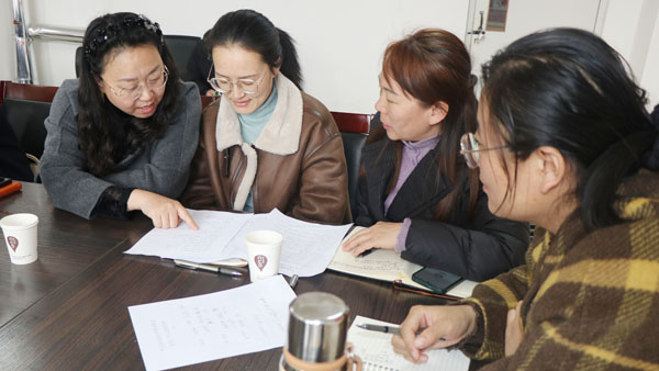 【山东平邑】实验小学召开新学期德育服务谋划 会(图3)