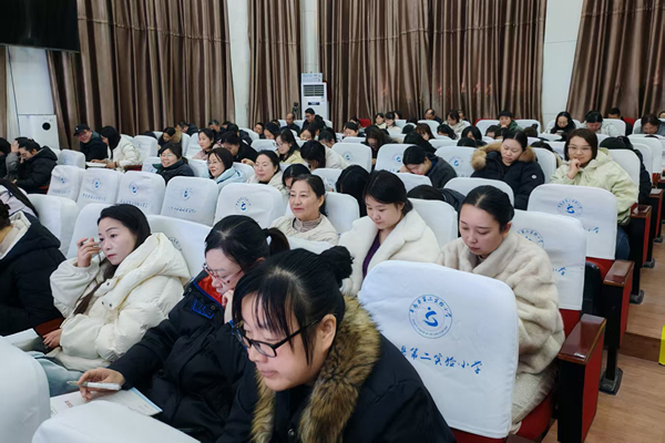平邑县第二实验小学开展2026年春季开学前师德师风专题培训(图2) 平邑县第二实验小学开展2026年春季开学前师德师风专题培训(图2)
